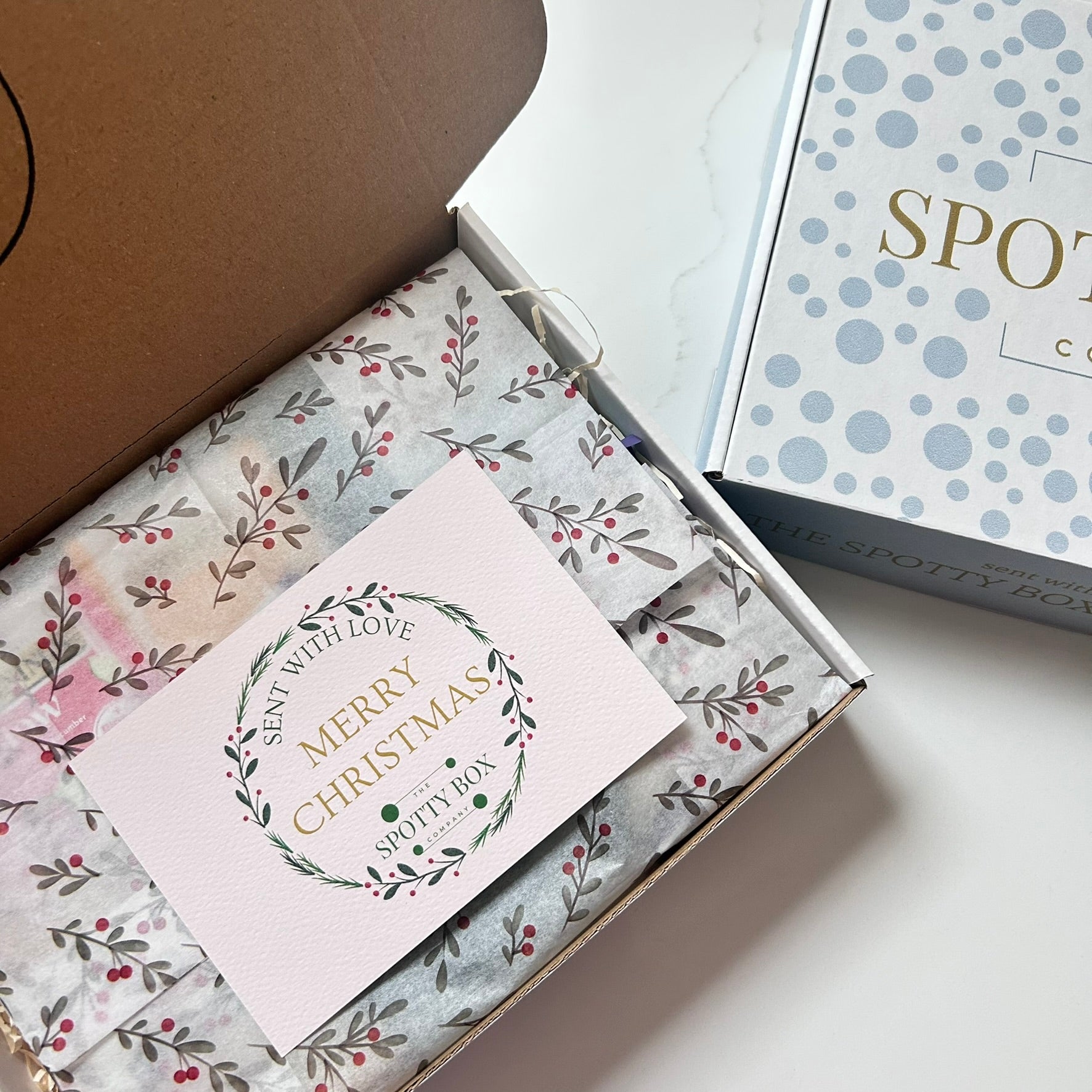 Christmas Pamper Hamper: Herbal tea, Border Biscuits & Face Mask